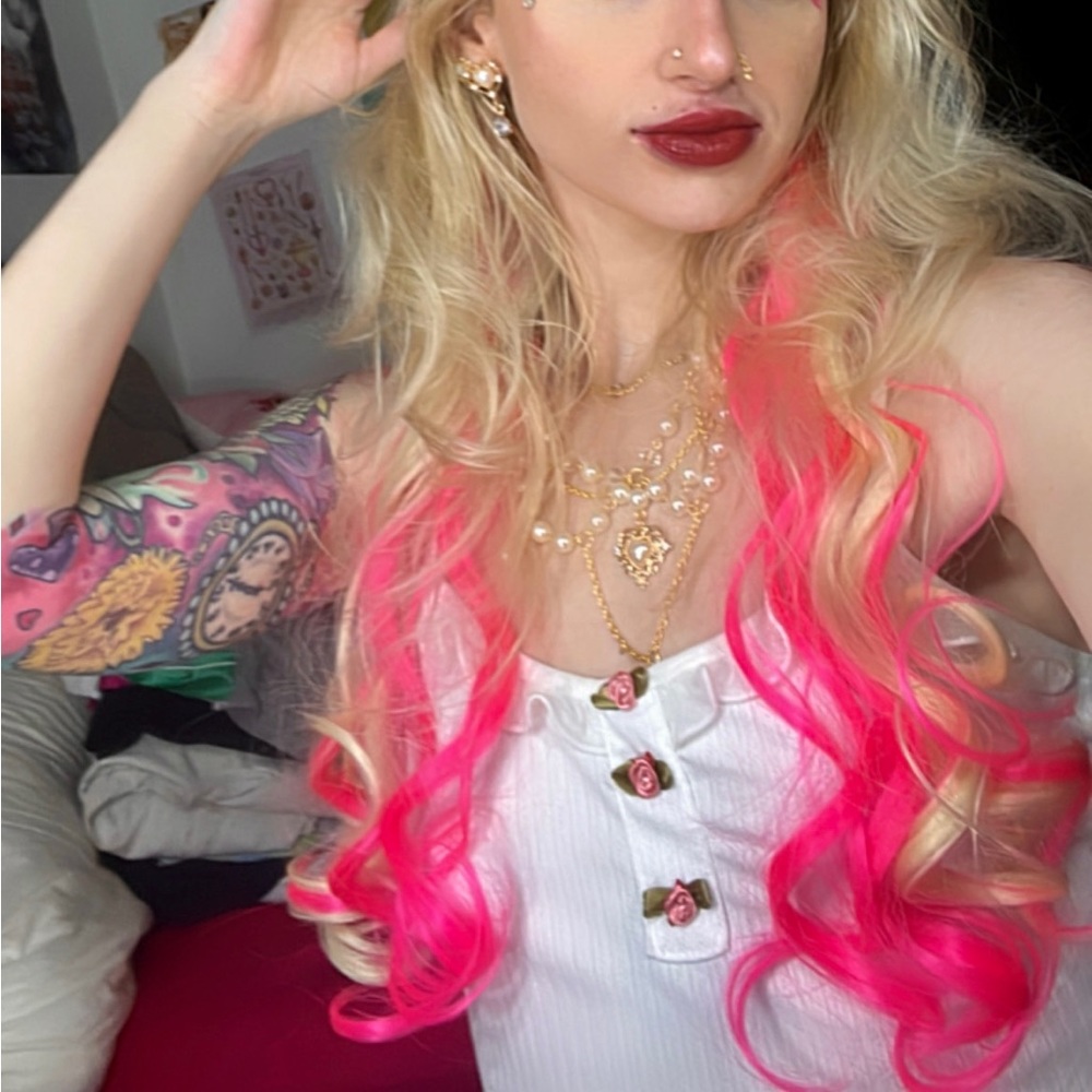 Blonde & hot pink curly extensions